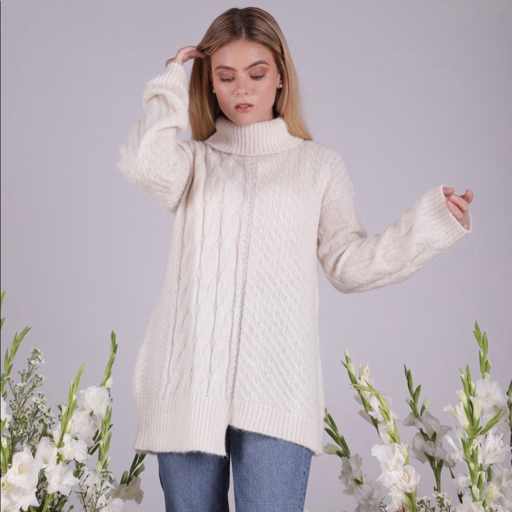 Mantari mixed cable knit sweater